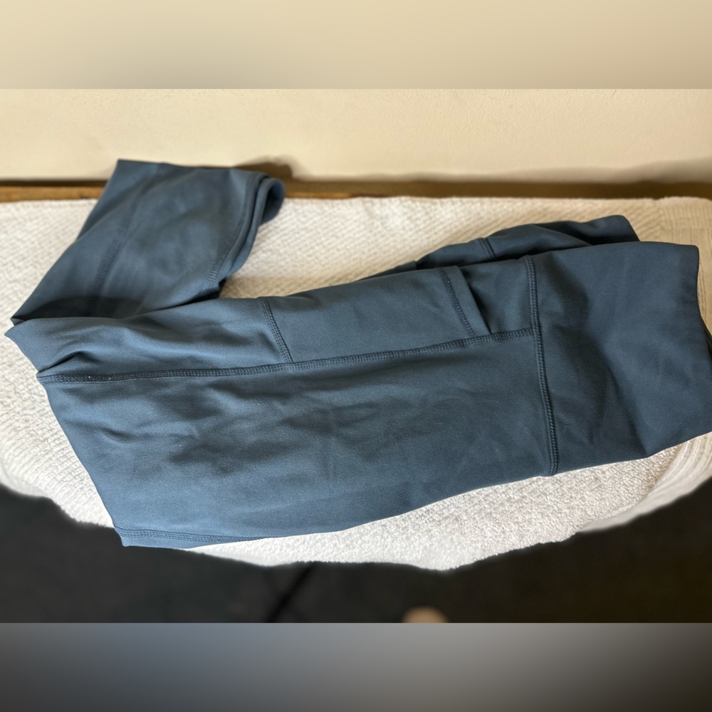 Like New Blue Capri Yoga Pants